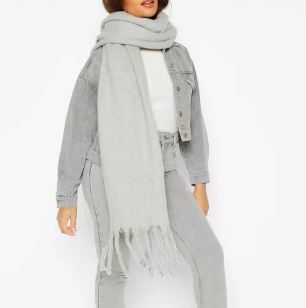 Cozy Scarf in color Ivory
